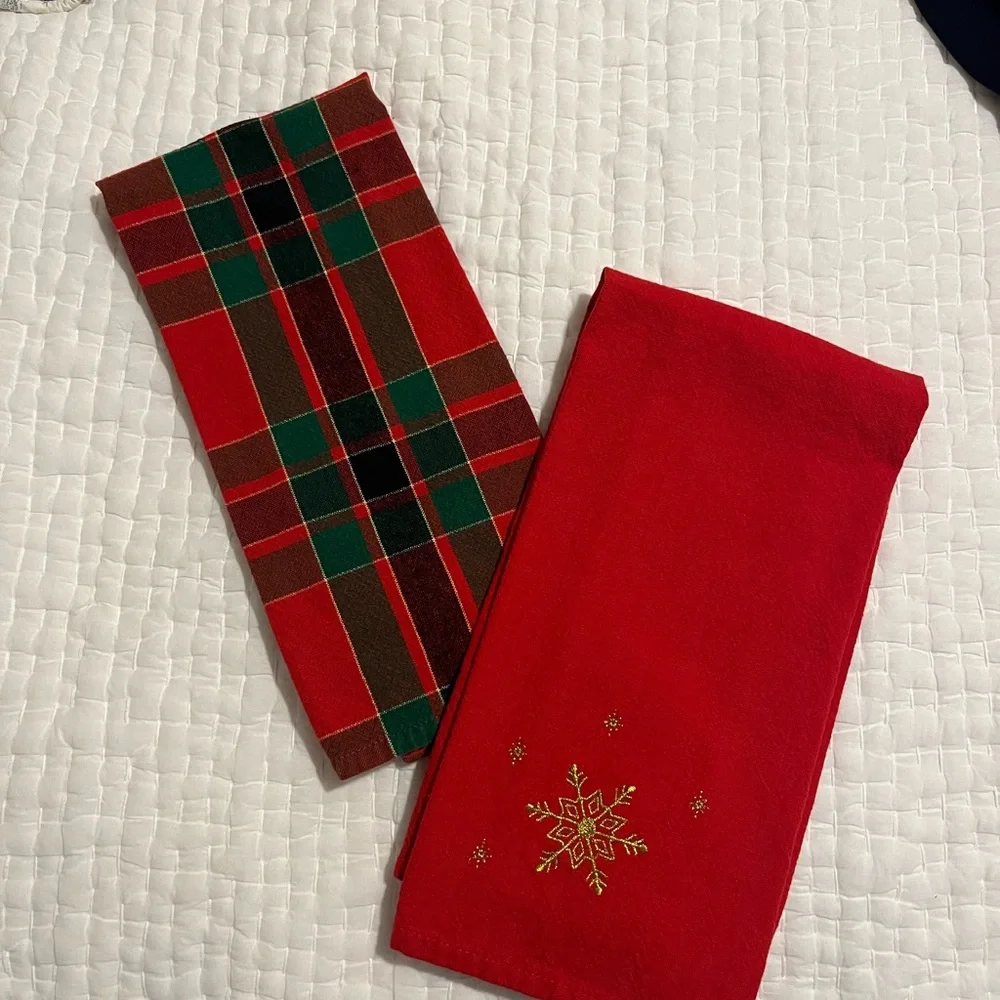 Lenox Christmas Hand Towels EUC Holiday Gingham and Snowflake